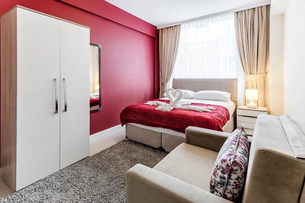 Lejlighedshotel Commercial House
